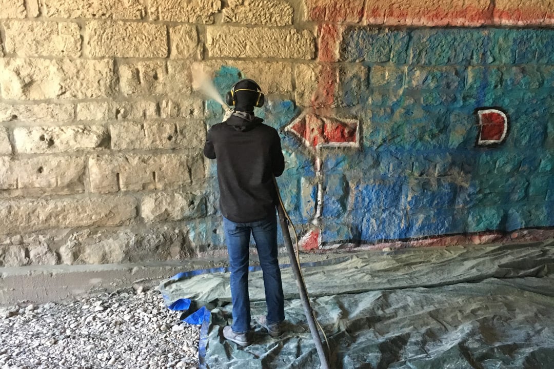 Bridge restoration with dustless blasting