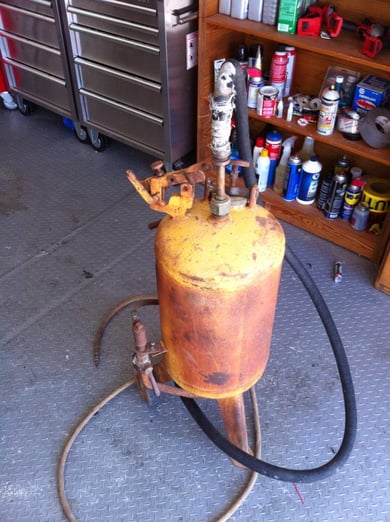An old MMLJ sandblasting machine from 1961. An old MMLJ sandblasting machine from 1961.