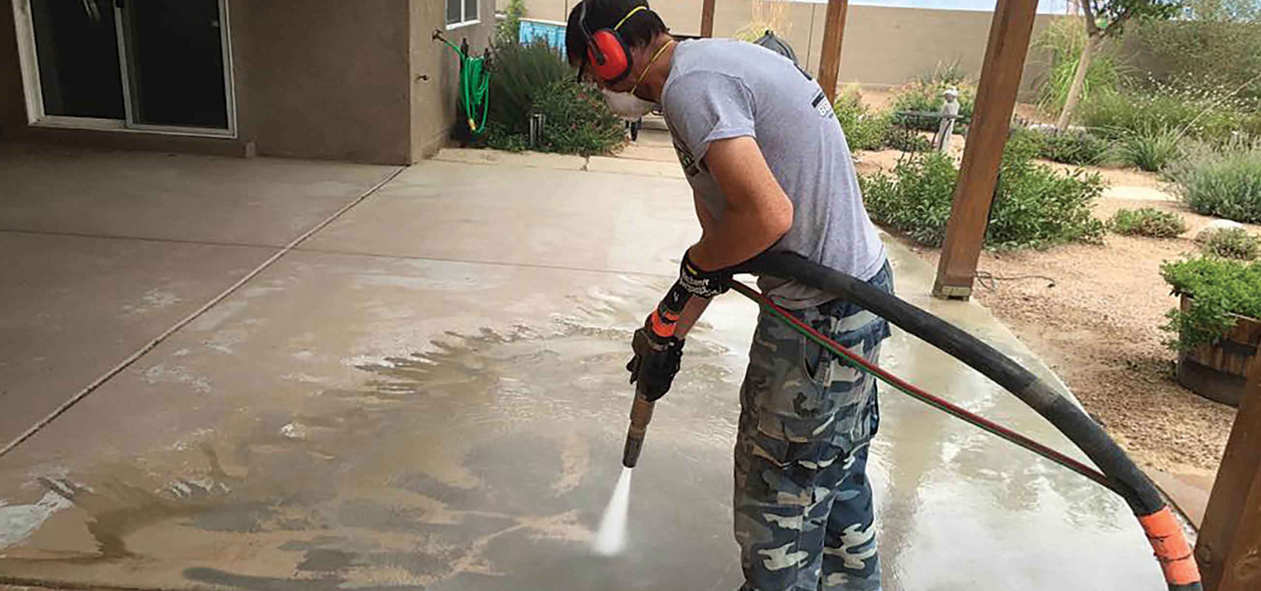 cleaning-concrete-patio